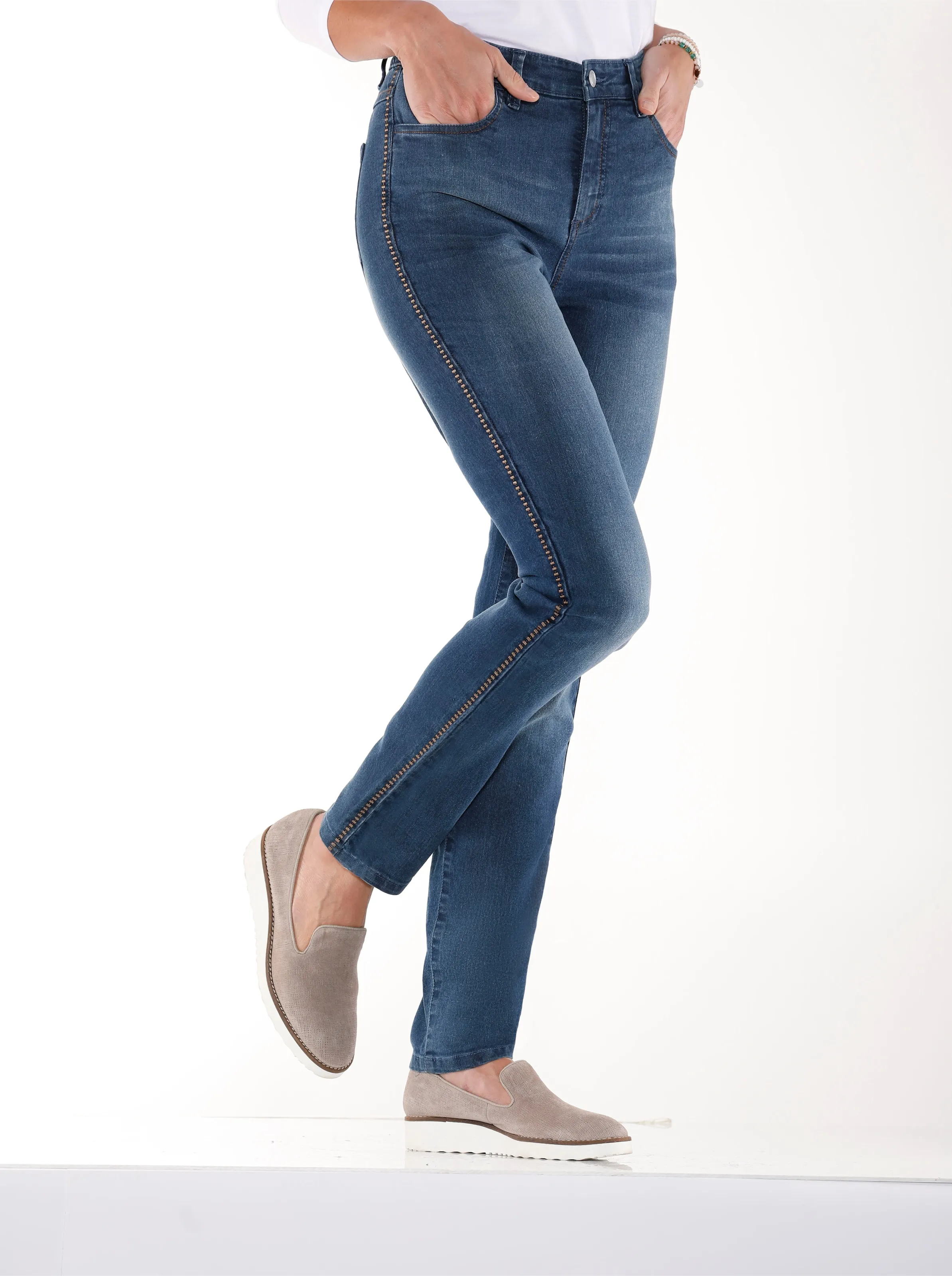 Jeans in blue-stone-washed