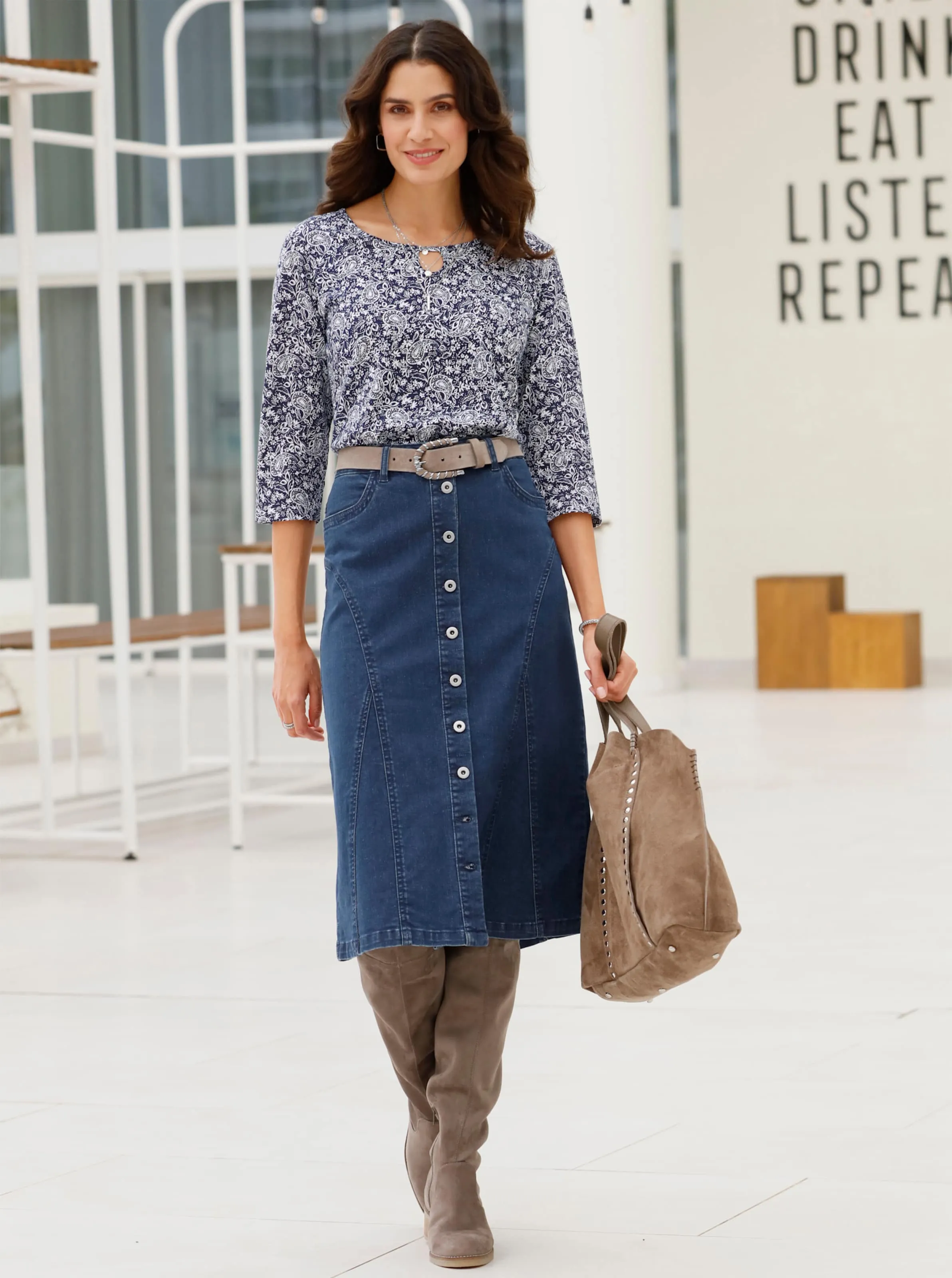 Jeans-Rock in blue-stone-washed