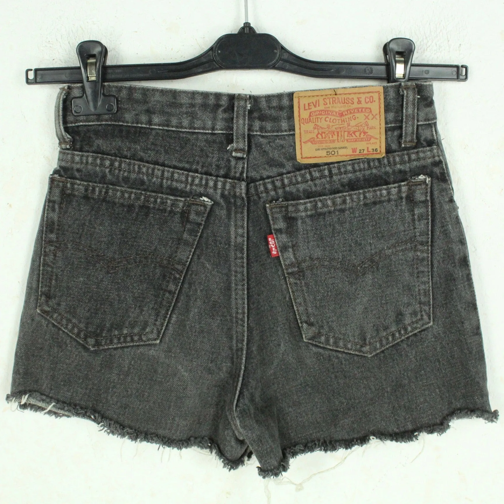 Second Hand LEVIS Jeansshorts Gr. 27 grau Mod. 501 Denim Shorts High Waist (*)